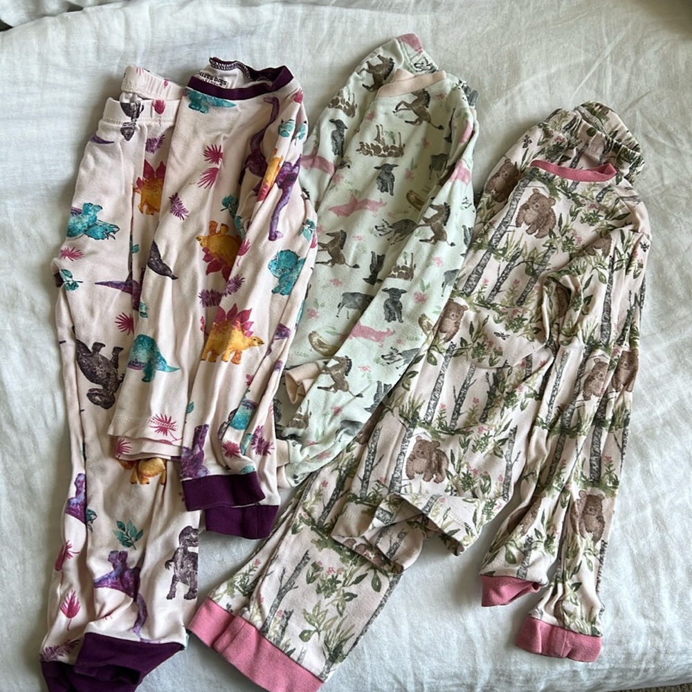 Butts bees girls 5T pj bundle